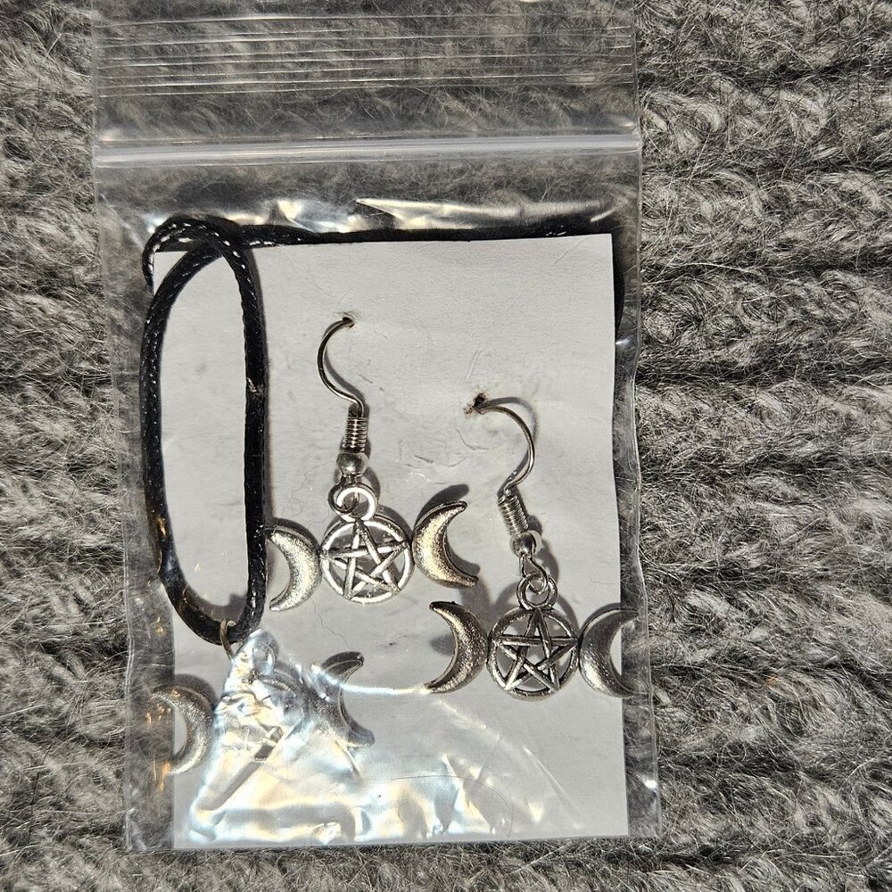 Triple moon and pentagram, 2.8 cm wide, pendant and earrings set, new charms